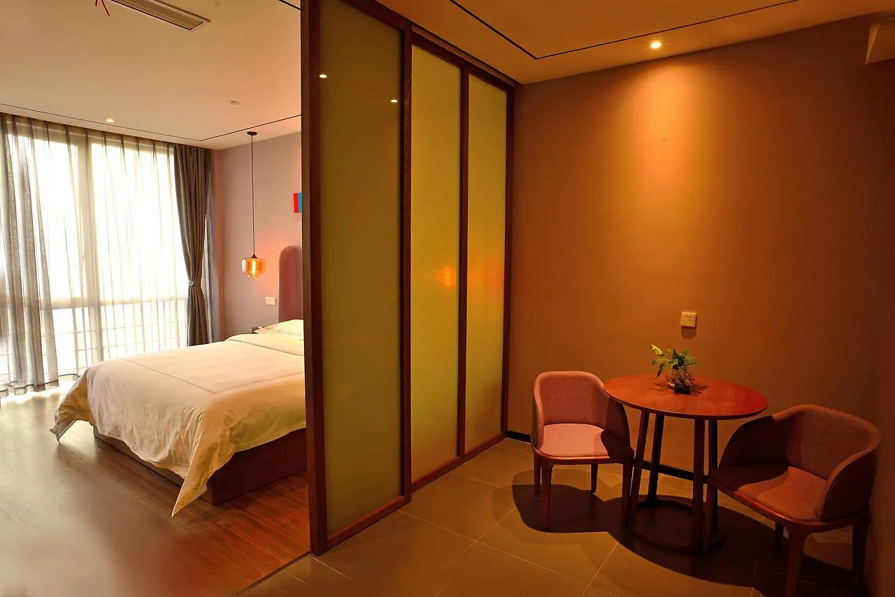 סוג'ואו Life Hotel 4*,